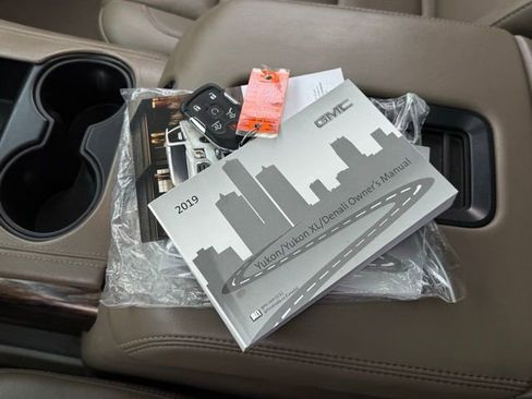 Used 2019 GMC Yukon XL SLT w/ Open Road Package image 6
