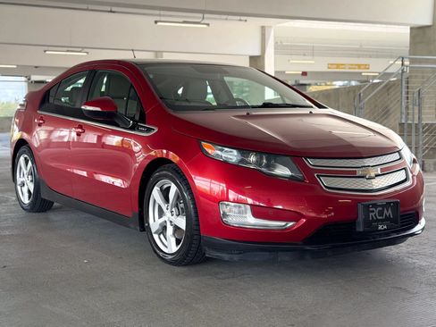 Used 2012 Chevrolet Volt Premium w/ Premium Trim Package FWD image 3