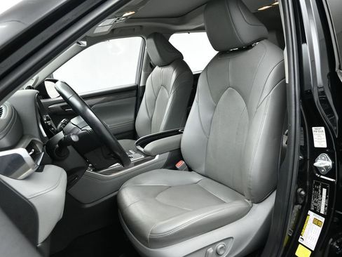 Used 2022 Toyota Highlander Limited image 13