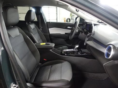Used 2025 Chevrolet Trax LT FWD image 25
