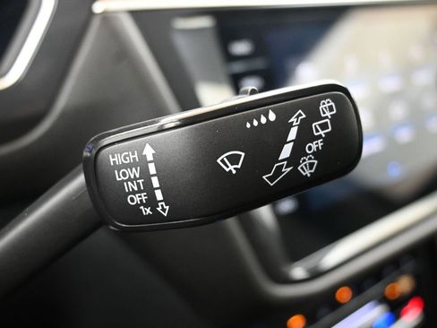 Certified 2023 Volkswagen Tiguan SE image 29