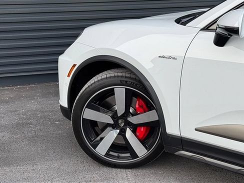 New 2025 Porsche Macan Turbo Electric AWD/4WD image 12