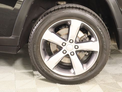 Used 2021 Jeep Grand Cherokee L Limited w/ Luxury Tech Group II image 22