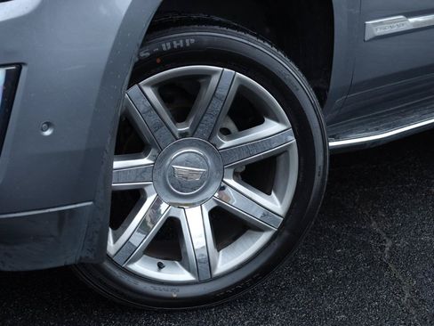 Used 2019 Cadillac Escalade ESV Luxury RWD image 21
