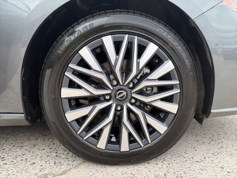 Used 2024 Nissan Altima 2.5 SV image 29