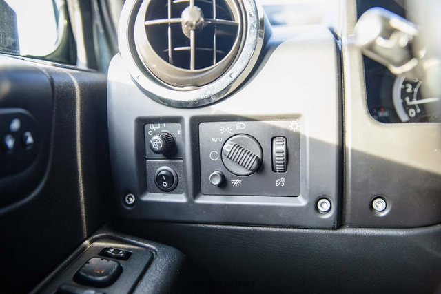 Used 2005 HUMMER H2 w/ Preferred Equipment Group AWD/4WD image 39