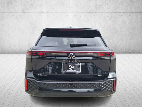New 2026 Volkswagen Tiguan SEL R-Line AWD/4WD image 4