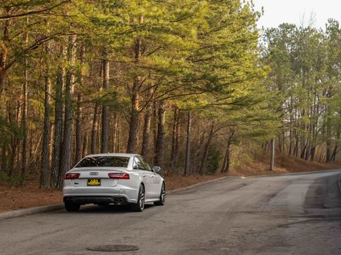 Used 2017 Audi S6 Prestige w/ S6 Sport Package image 40