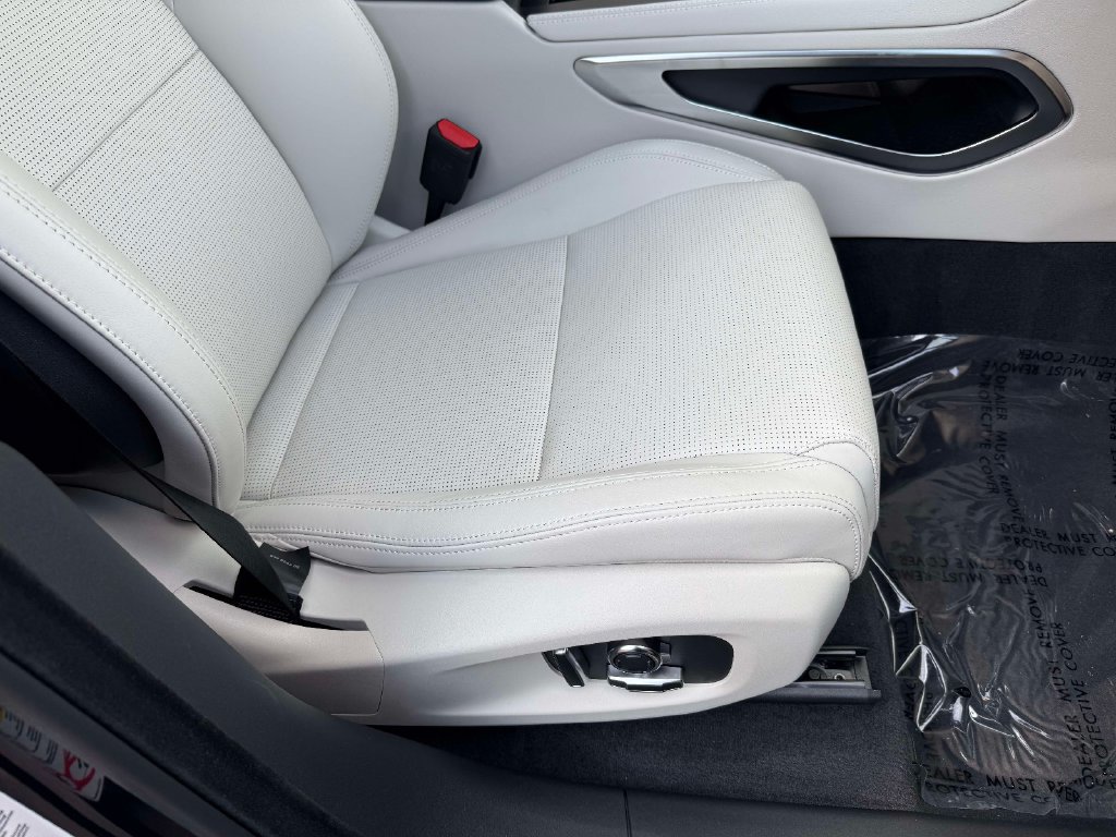 Used 2025 Jaguar F-PACE R-Dynamic S AWD/4WD image 15