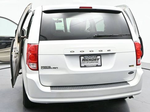Used 2017 Dodge Grand Caravan SE FWD image 32