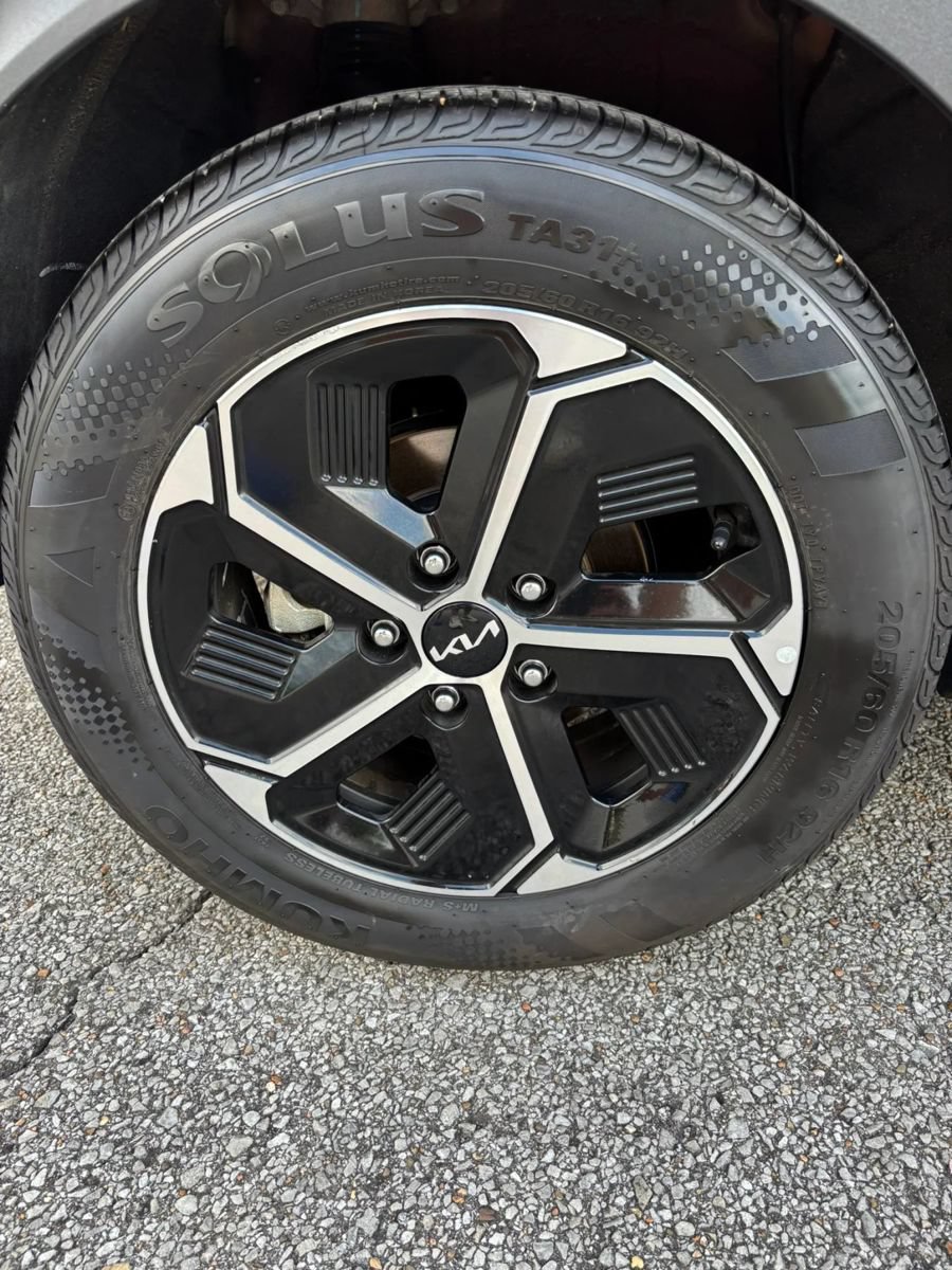 Used 2023 Kia Niro EX FWD image 25