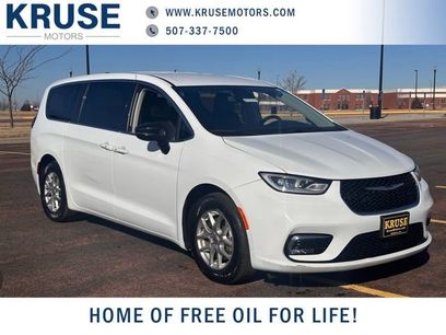 Used 2024 Chrysler Pacifica Touring-L