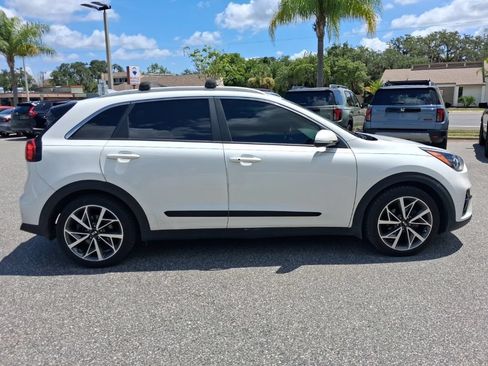Used 2020 Kia Niro Touring FWD image 4