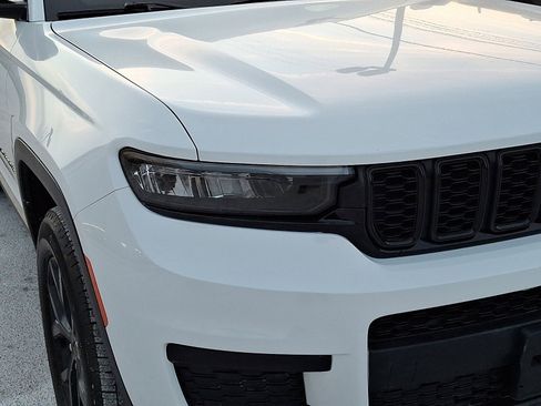 Used 2024 Jeep Grand Cherokee L Laredo image 9