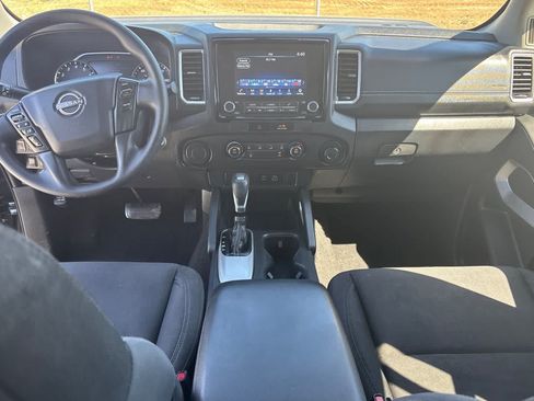 Used 2022 Nissan Frontier SV RWD image 4
