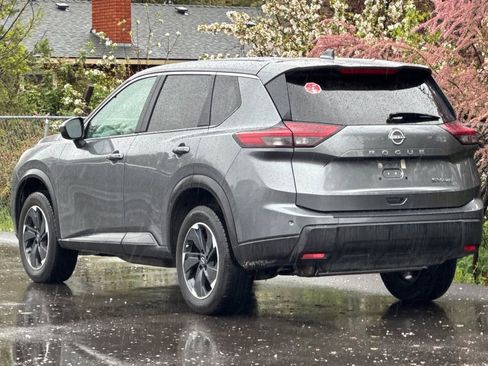Used 2024 Nissan Rogue SV image 6