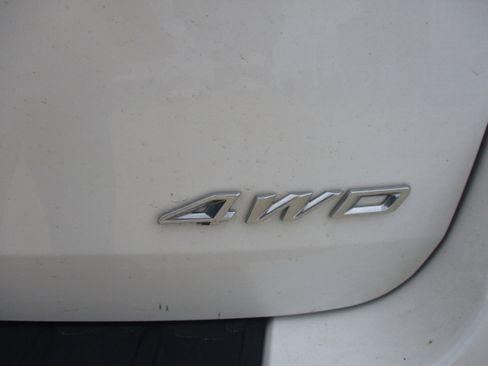 Used 2022 Ford Explorer XLT w/ Equipment Group 202A AWD/4WD image 5