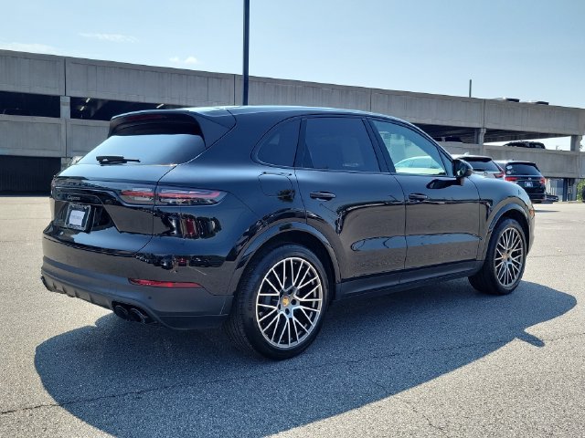 Used 2022 Porsche Cayenne Platinum Edition AWD/4WD image 4