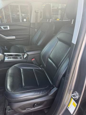 Used 2021 Ford Explorer XLT w/ Equipment Group 202A AWD/4WD image 13