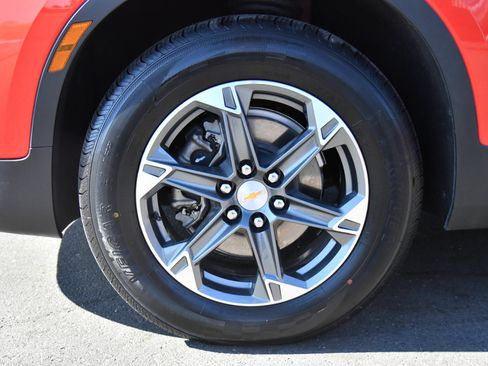 Used 2025 Chevrolet Blazer LT FWD image 12
