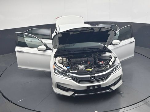 Used 2017 Honda Accord Sport image 41