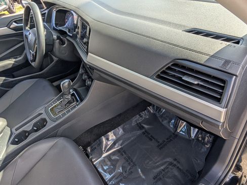 Used 2020 Volkswagen Jetta SE w/ SE Cold Weather Package image 13