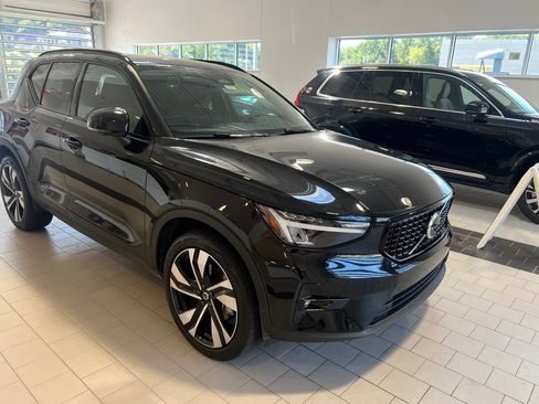 Used 2024 Volvo XC40 B5 Plus w/ Climate Package AWD/4WD image 6