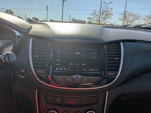 Used 2022 Chevrolet Trax LT w/ Sport Edition image 20