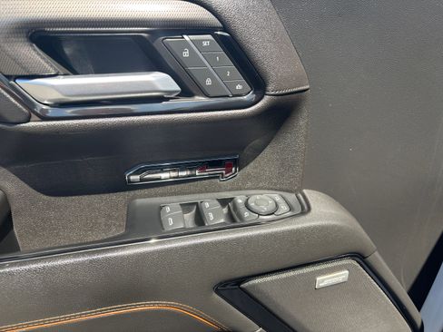Used 2023 GMC Sierra 1500 AT4 image 10