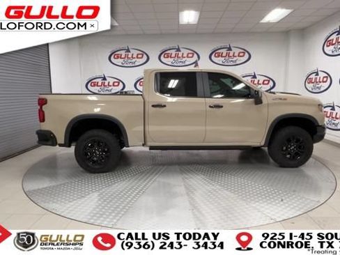 Used 2023 Chevrolet Silverado 1500 ZR2 w/ Technology Package AWD/4WD image 9