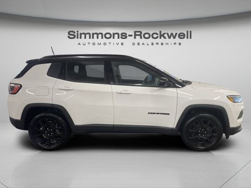 Used 2022 Jeep Compass Latitude w/ Convenience Group AWD/4WD image 6