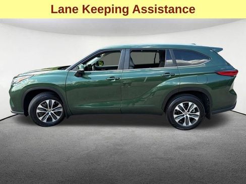 Used 2023 Toyota Highlander AWD image 6