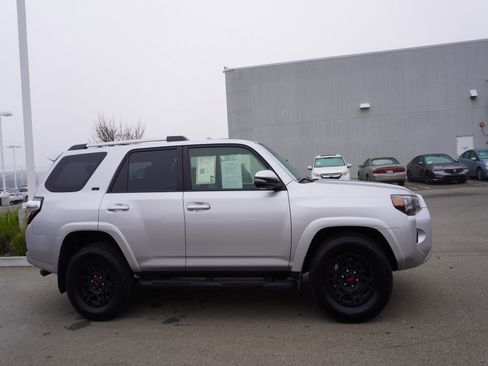 Used 2023 Toyota 4Runner SR5 Premium w/ Moonroof Package image 4