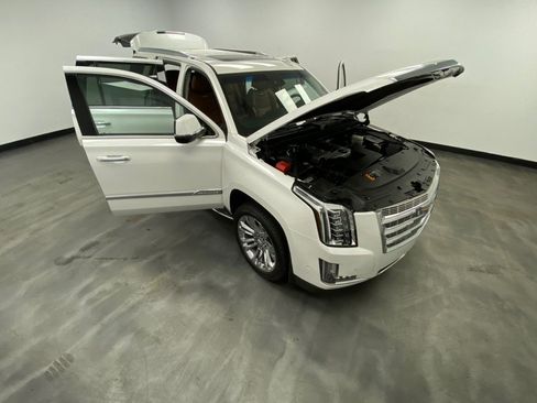 Used 2017 Cadillac Escalade Luxury w/ LPO, Radiant Package AWD/4WD image 56