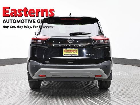 Used 2021 Nissan Rogue SV w/ Premium Package AWD/4WD image 6