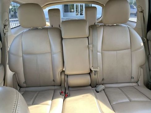Used 2015 Nissan Pathfinder SL w/ SL Tech Package image 30