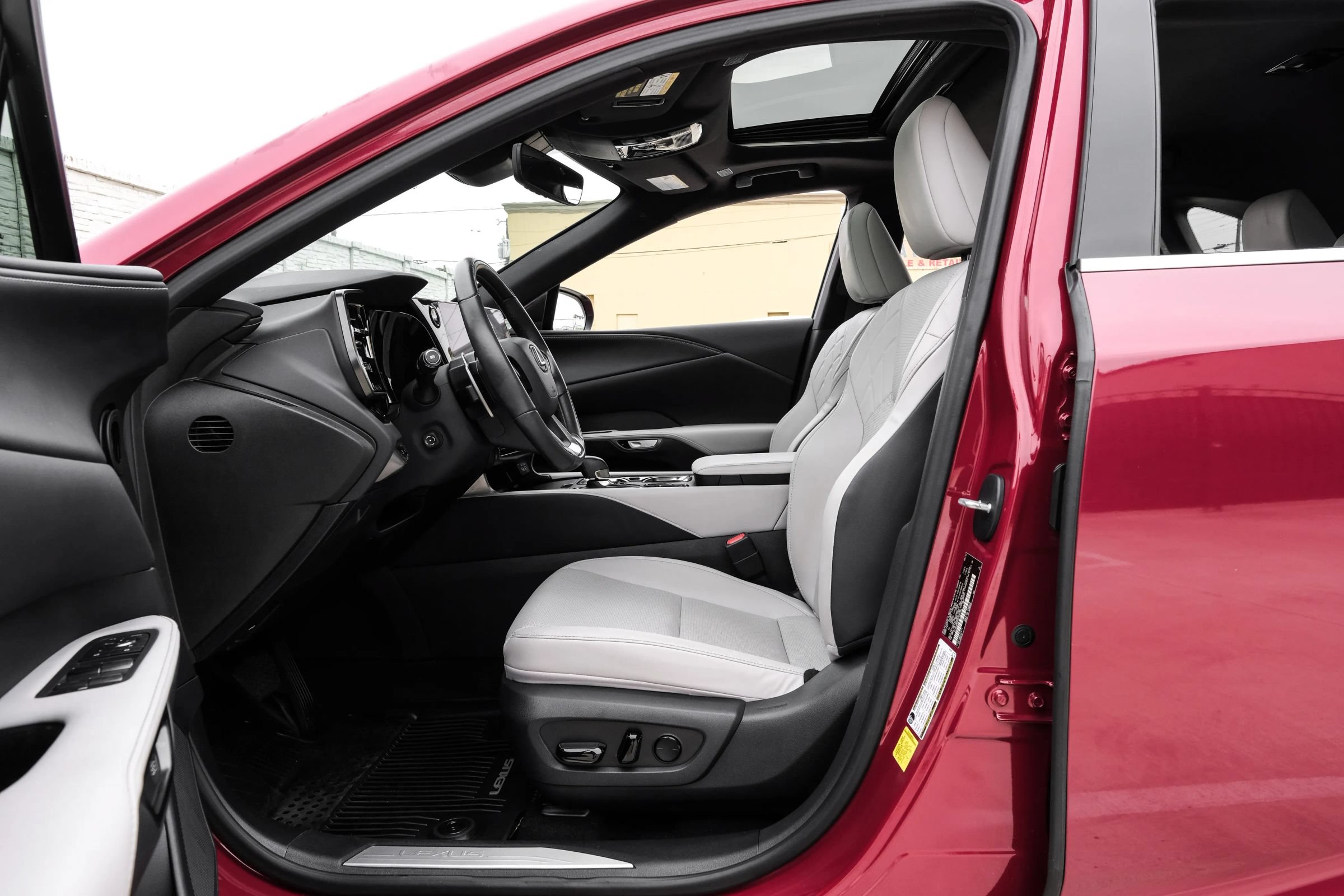 Used 2023 Lexus RX 350 Premium w/ Accessory Package FWD image 4