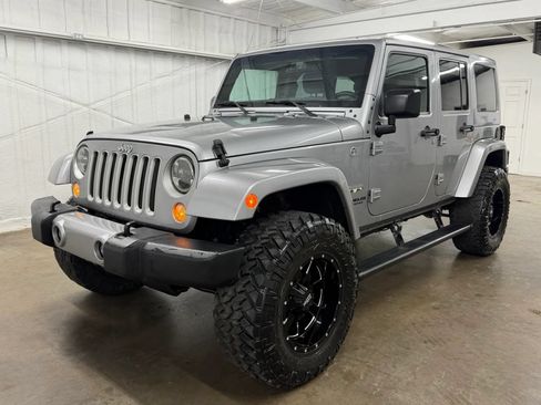 Used 2016 Jeep Wrangler Unlimited Sahara AWD/4WD image 8