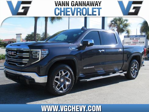 Used 2024 GMC Sierra 1500 SLT w/ SLT Premium Plus Package AWD/4WD image 1