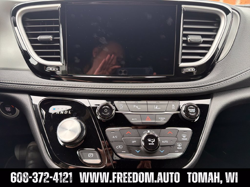 New 2027 Chrysler Pacifica Select AWD/4WD image 18