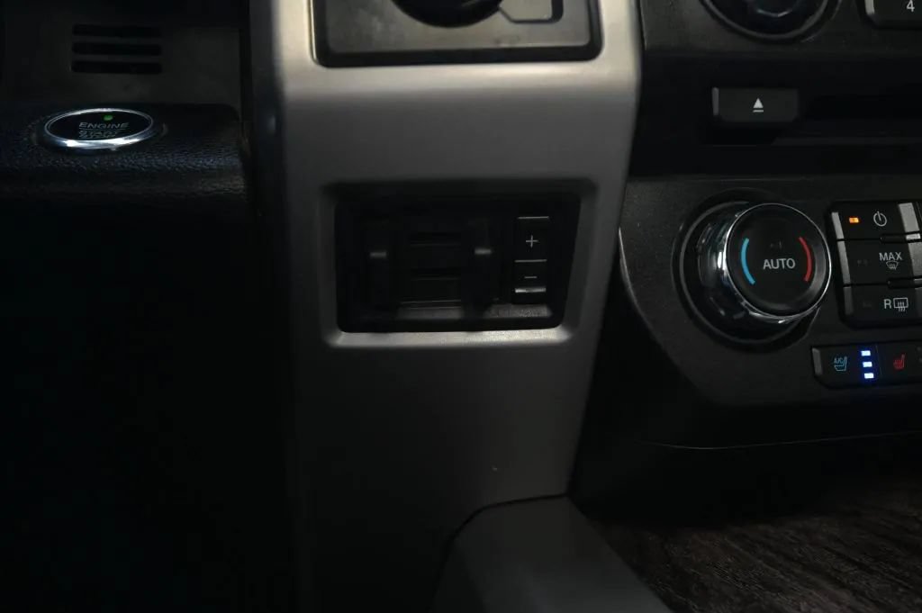 Used 2017 Ford F350 Lariat w/ Lariat Ultimate Package AWD/4WD image 30