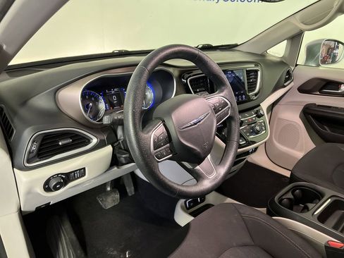 Used 2019 Chrysler Pacifica Touring Plus image 20