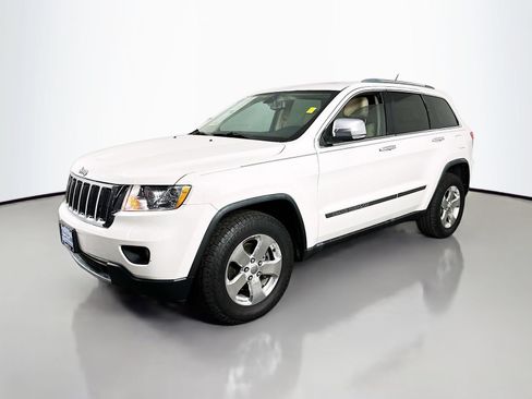 Used 2011 Jeep Grand Cherokee Limited w/ Trailer Tow Group AWD/4WD image 4