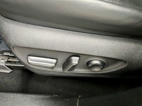 Used 2020 Toyota Highlander XLE AWD/4WD image 12
