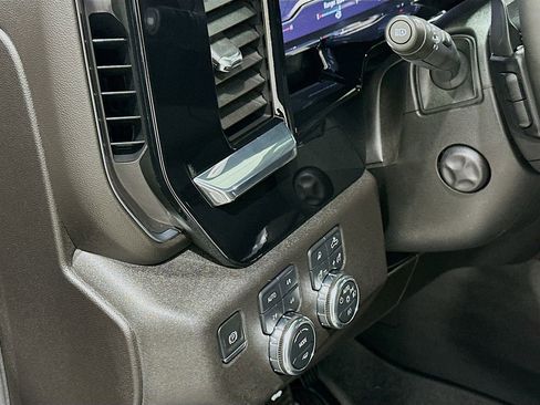 Used 2024 GMC Sierra 1500 SLT image 10