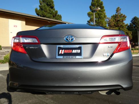 Used 2013 Toyota Camry LE image 10