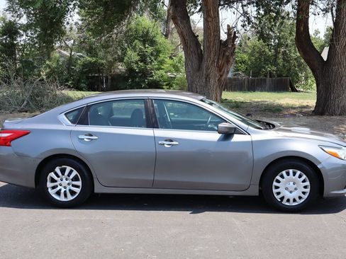 Used 2016 Nissan Altima 2.5 S w/ Power Driver Seat Package FWD image 3