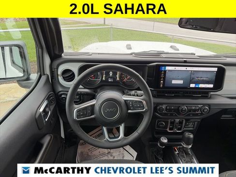 Used 2025 Jeep Wrangler Unlimited Sahara AWD/4WD image 39