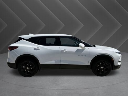 Used 2025 Chevrolet Blazer LT AWD/4WD image 3