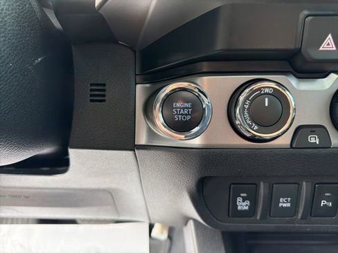 Used 2019 Toyota Tacoma Limited image 20